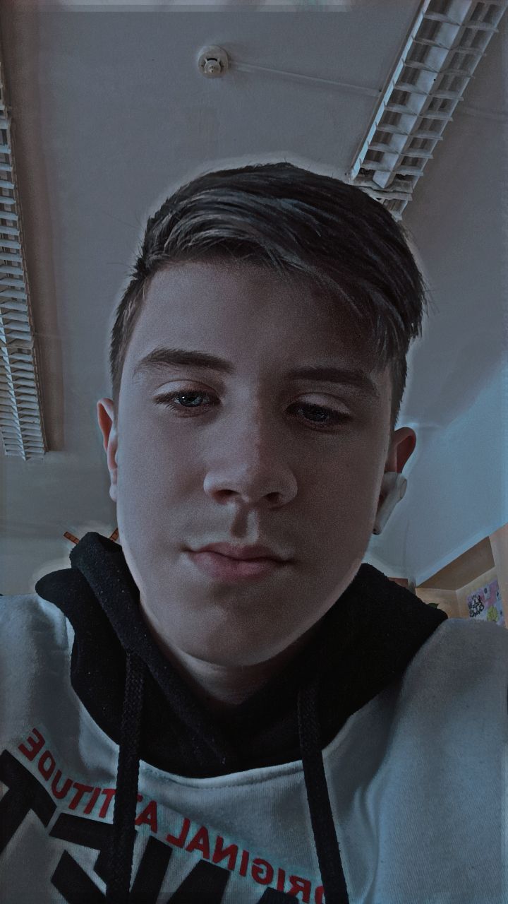  52999211  Maks, 19 ,    