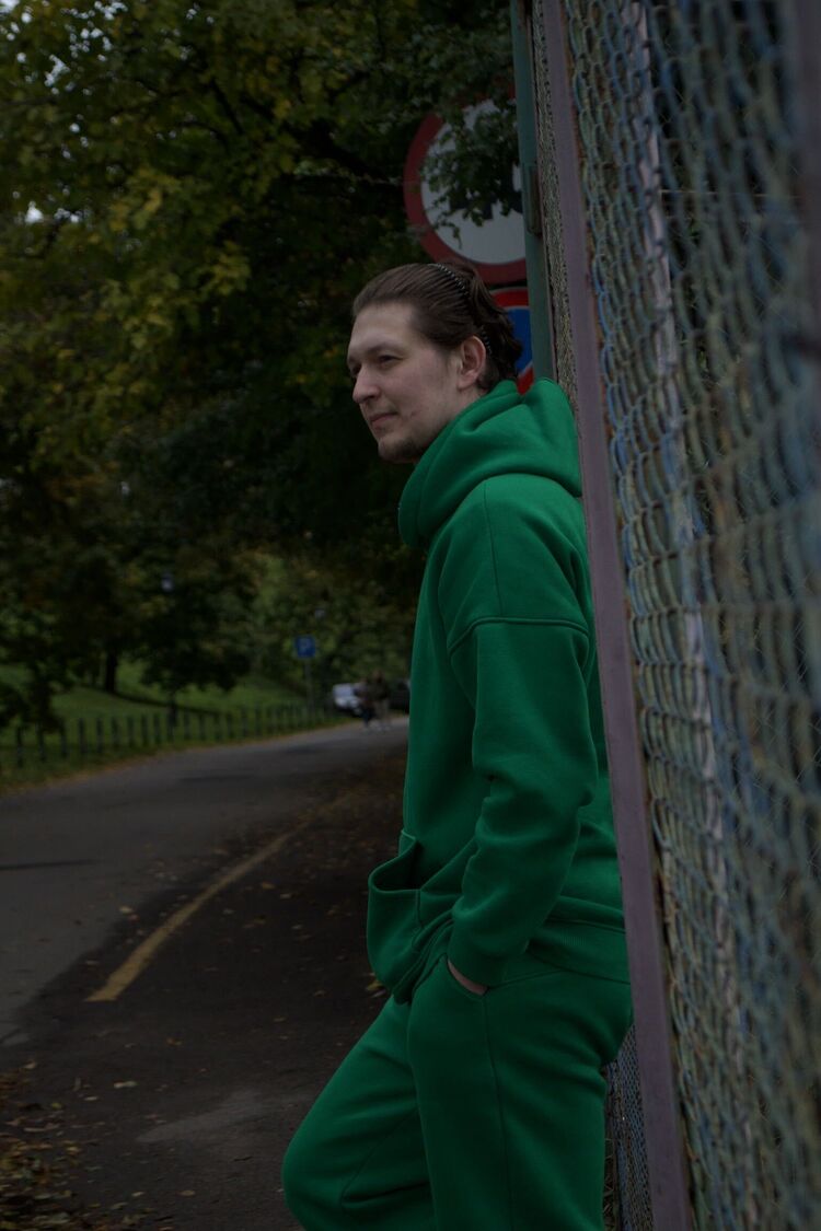  32190231  Anton, 31 ,    --