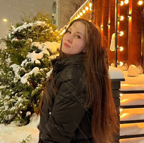  52121811  , 27 ,    -