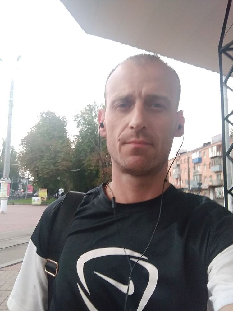  ,   Andrej, 44 ,   