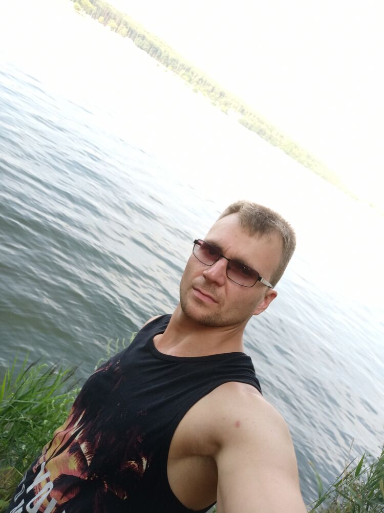  29526461  Evgenii, 33 ,    