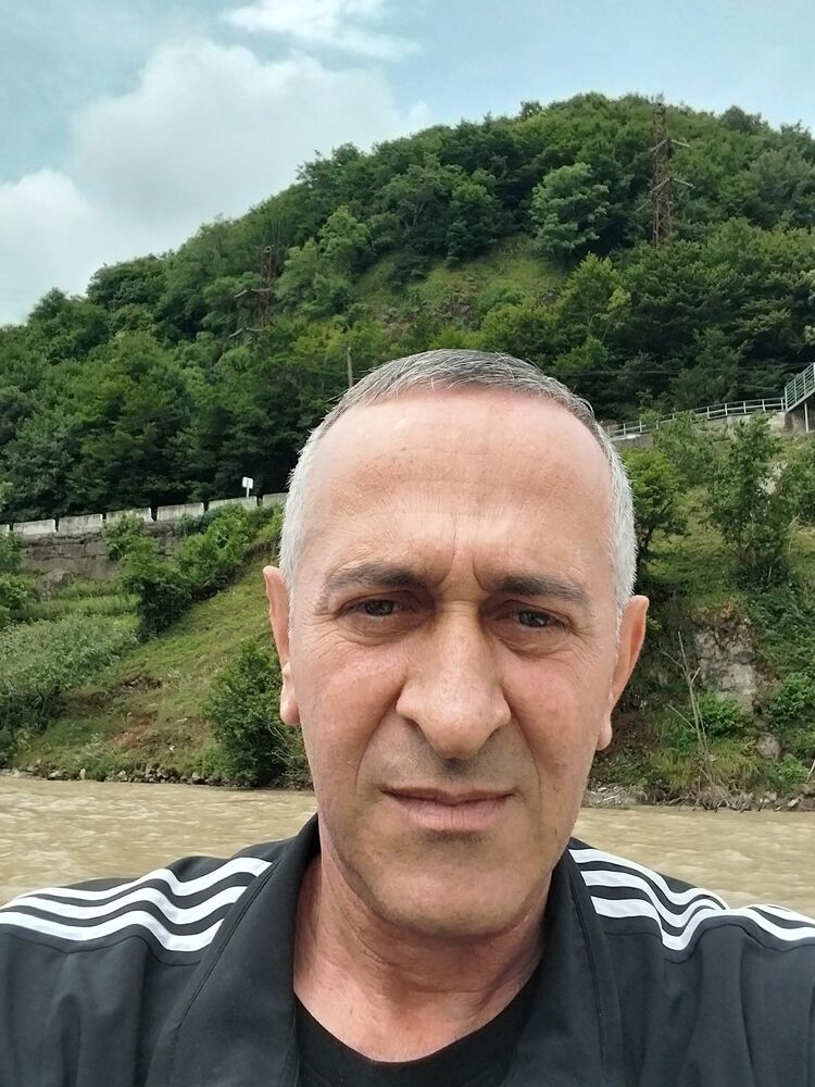  28208831  Roland, 49 ,    
