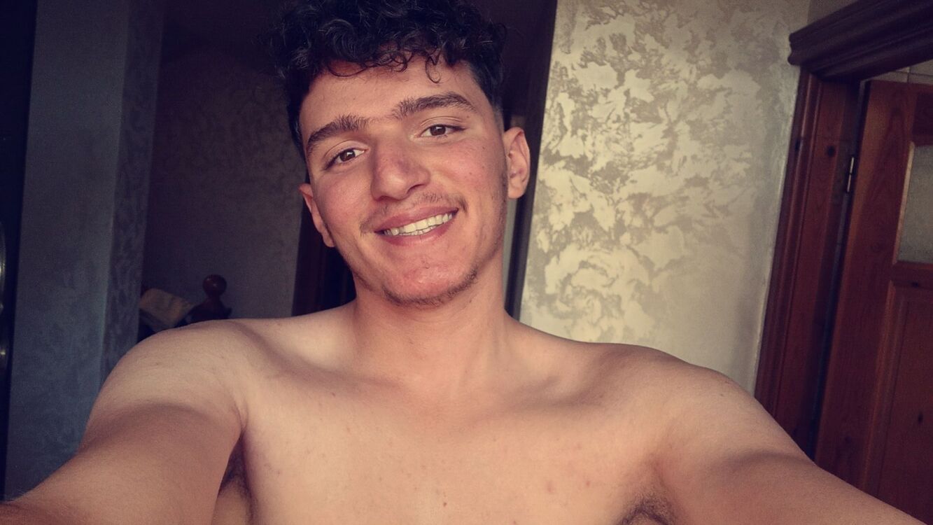  48203531  Mohamed, 23 ,    