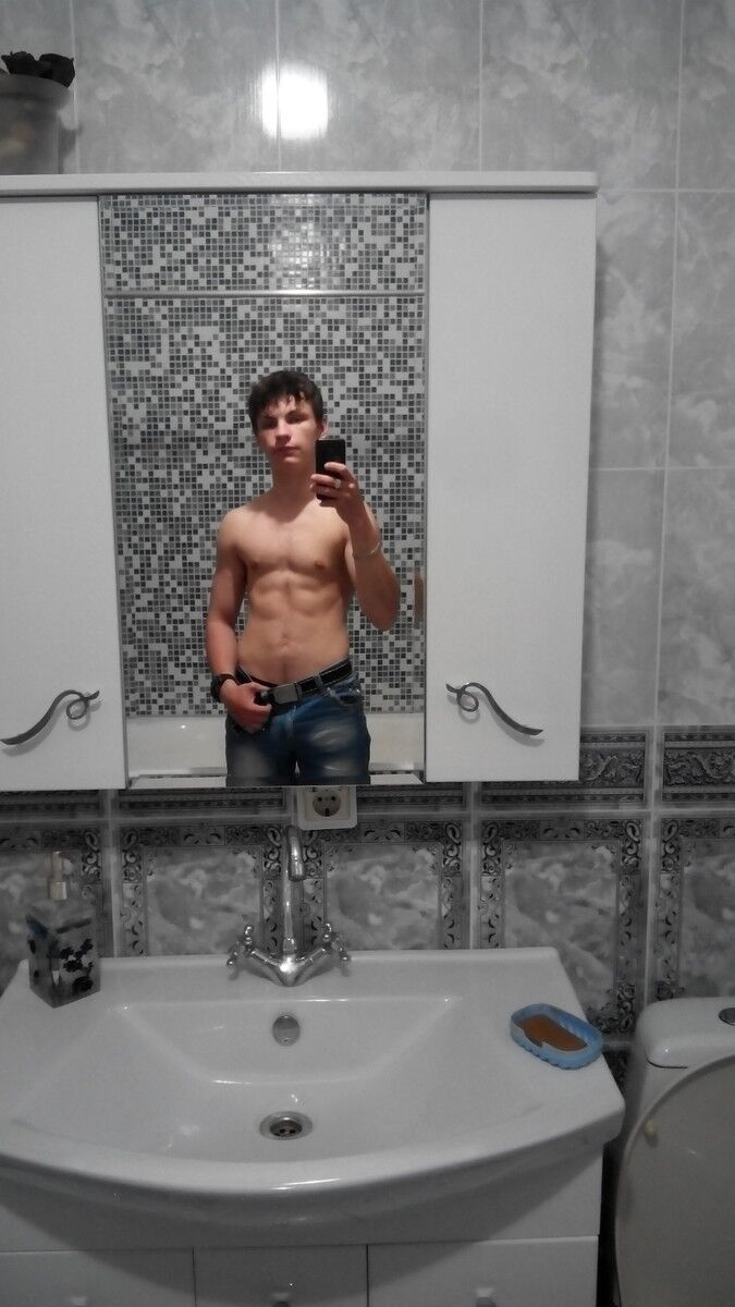  9604061  Daniil, 27 ,    