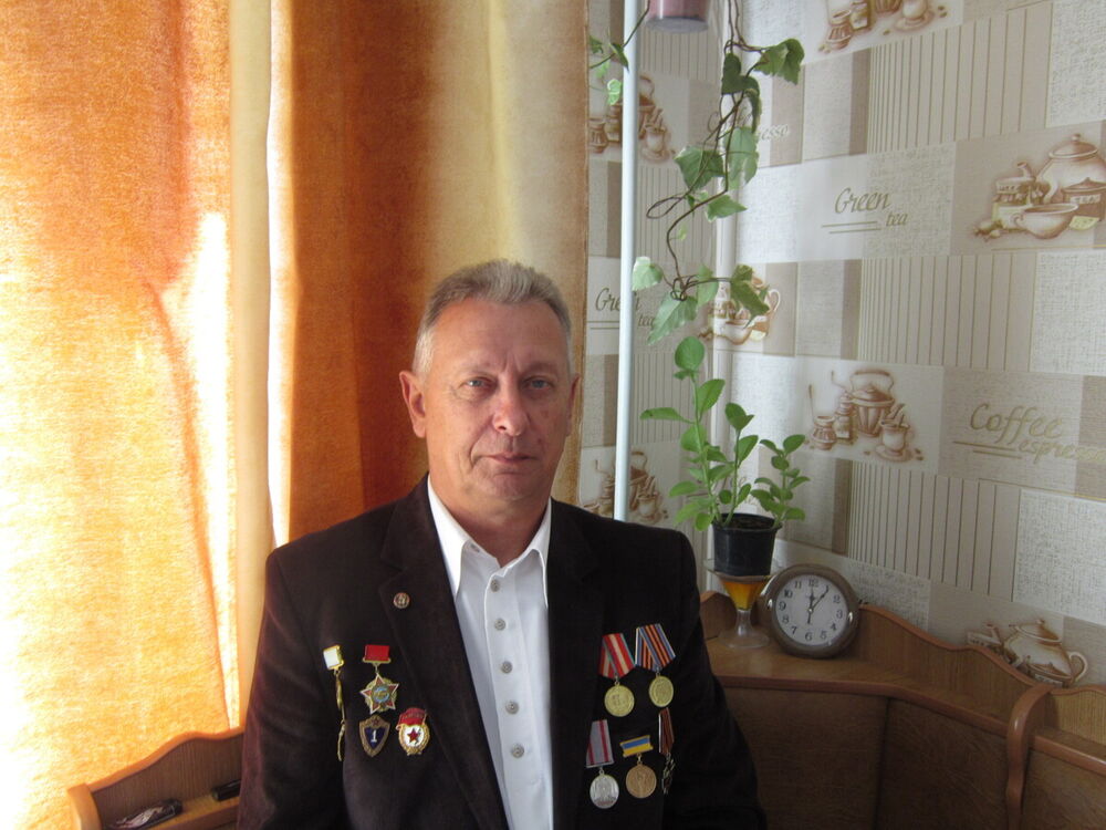  21175471  Nikolay, 64 ,    