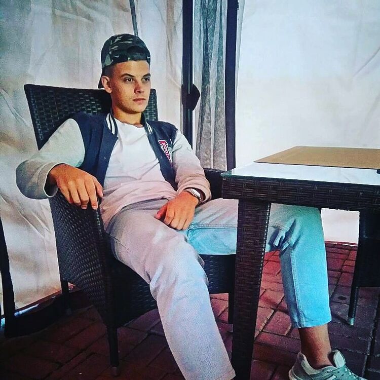  ,   Maxim, 27 ,   