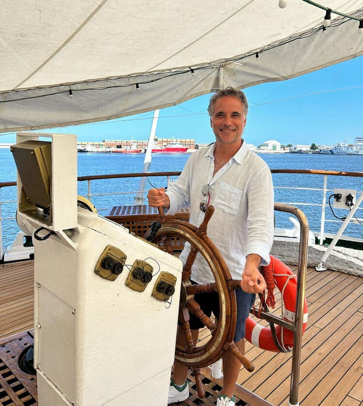  ,   Alexandre, 56 ,     , c 