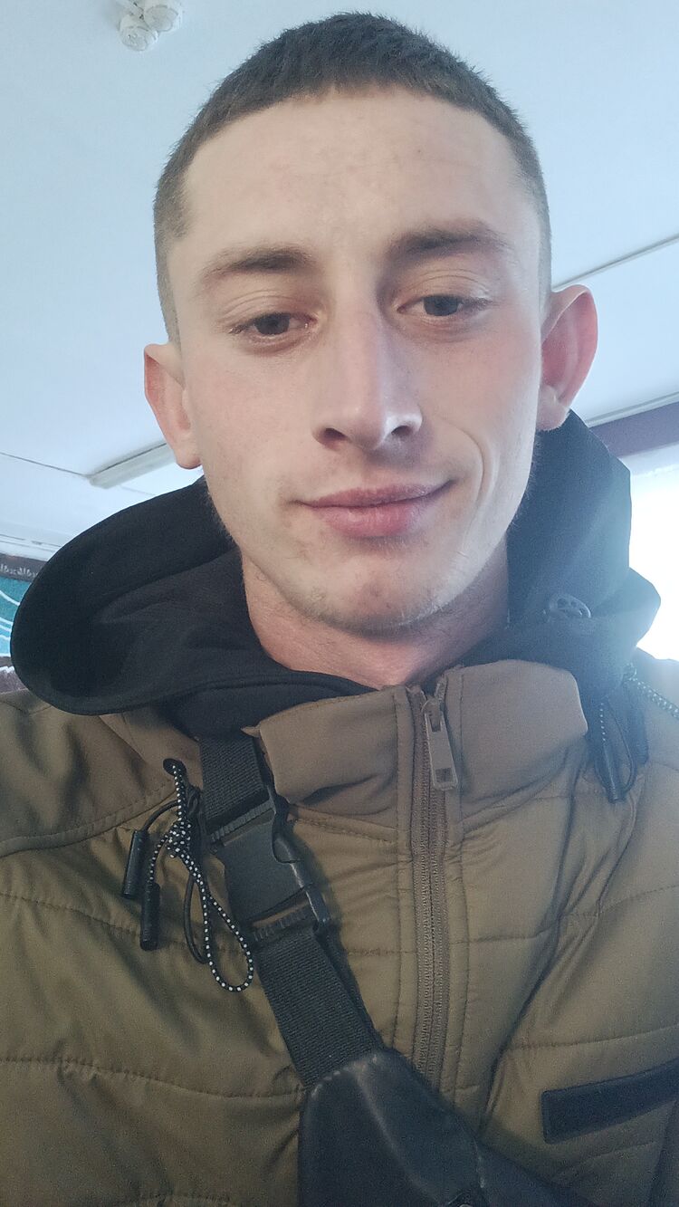  47594541  Vladimir, 23 ,    