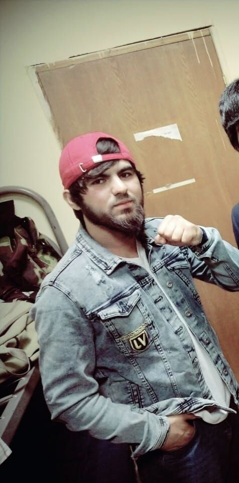  30872561  Ayniddin, 25 ,    