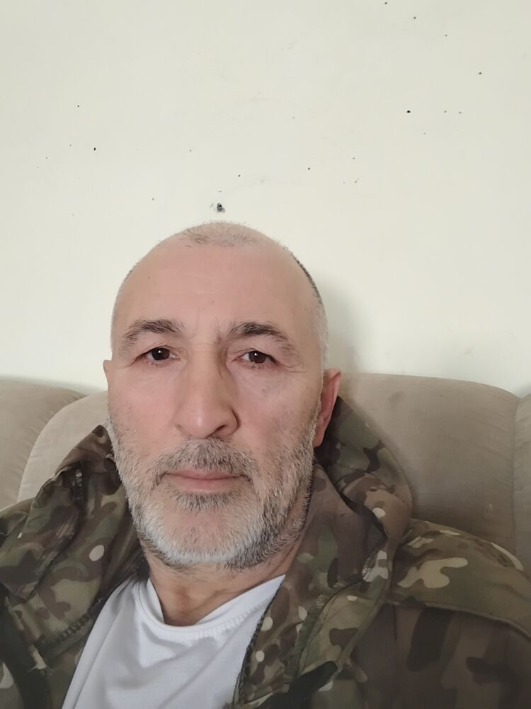  51647401  Murad, 56 ,    