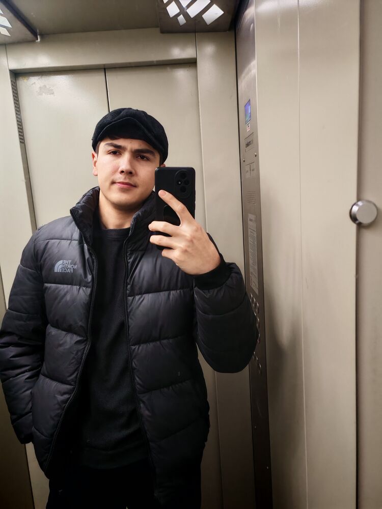  54437511  Bahrom, 18 ,    