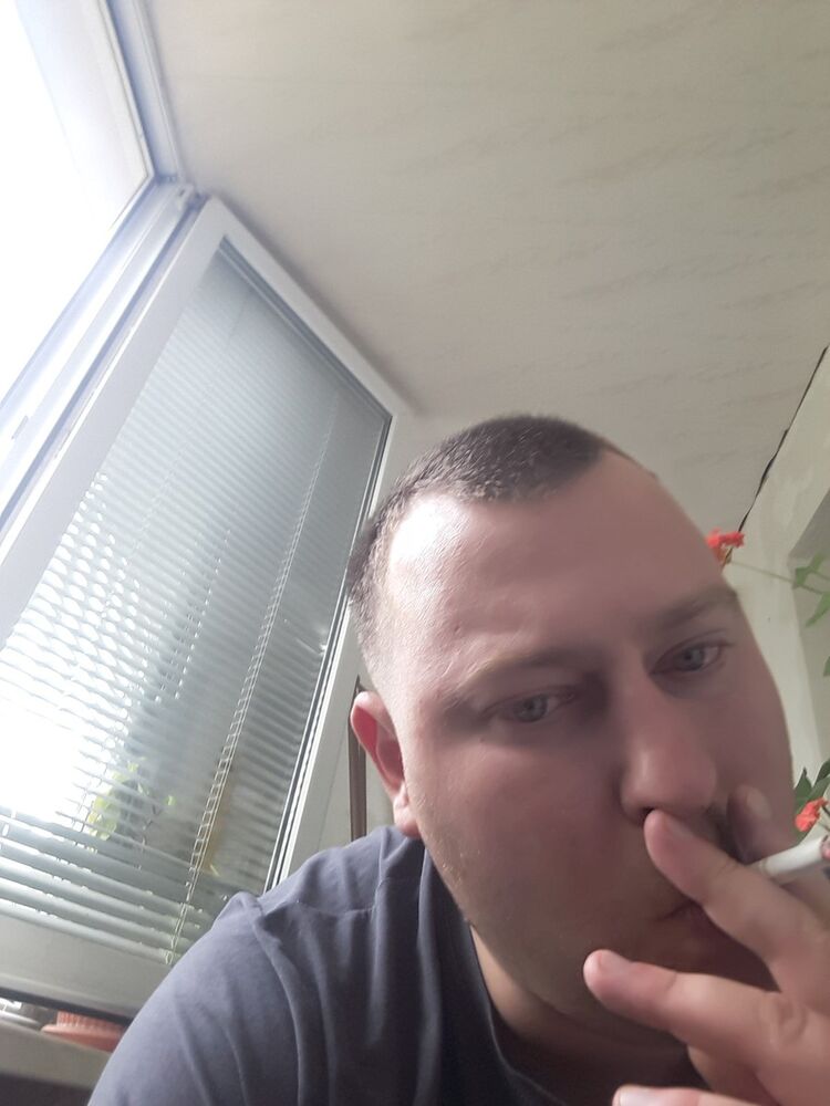  16882301  Pavel, 35 ,    