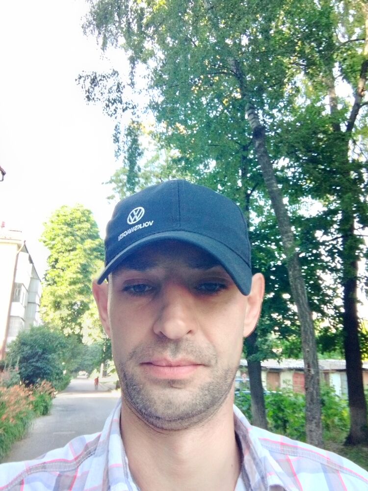  27600041  Roman, 42 ,    