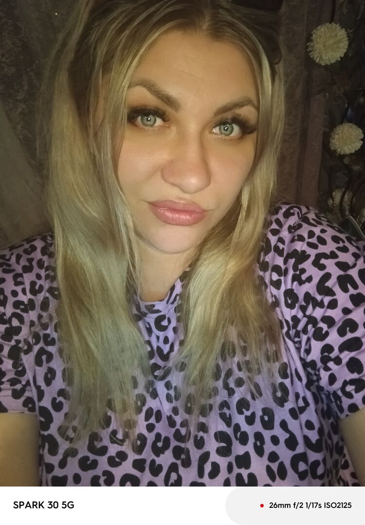  53418621  Elena, 32 ,    