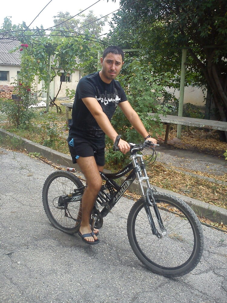  ,   Tornike, 35 ,   