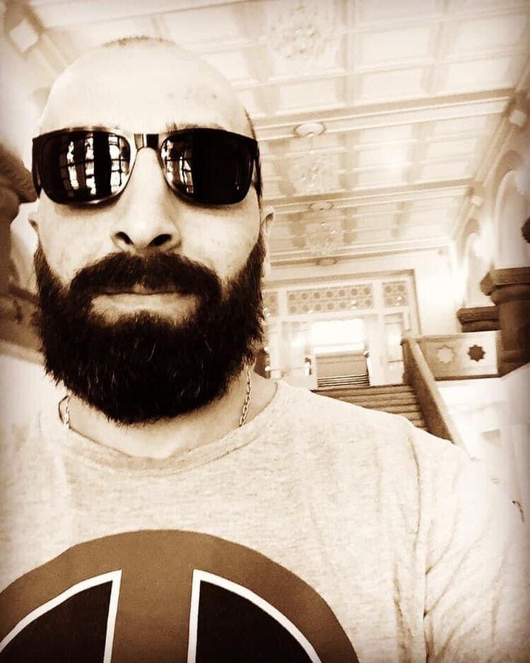  38542931  Mario, 42 ,    