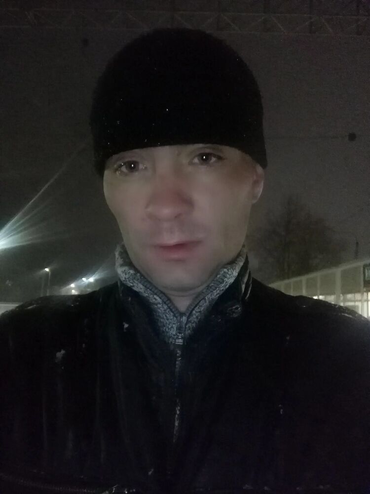  36977901  Aleksander, 42 ,    