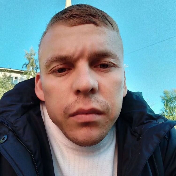  28033821  Alek, 31 ,     