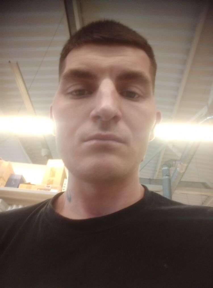 53367811  Gin, 32 ,    