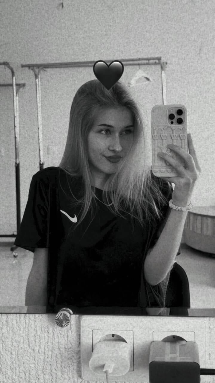  54512721  Lise, 20 ,    