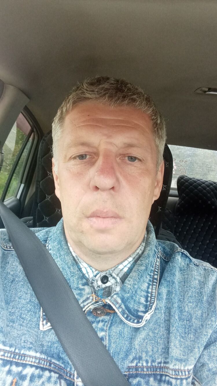  46131701  Konstantin, 47 ,    