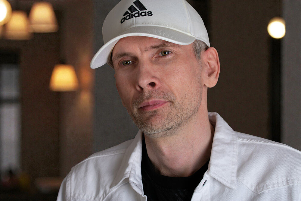  54631161  Viktor, 46 ,    