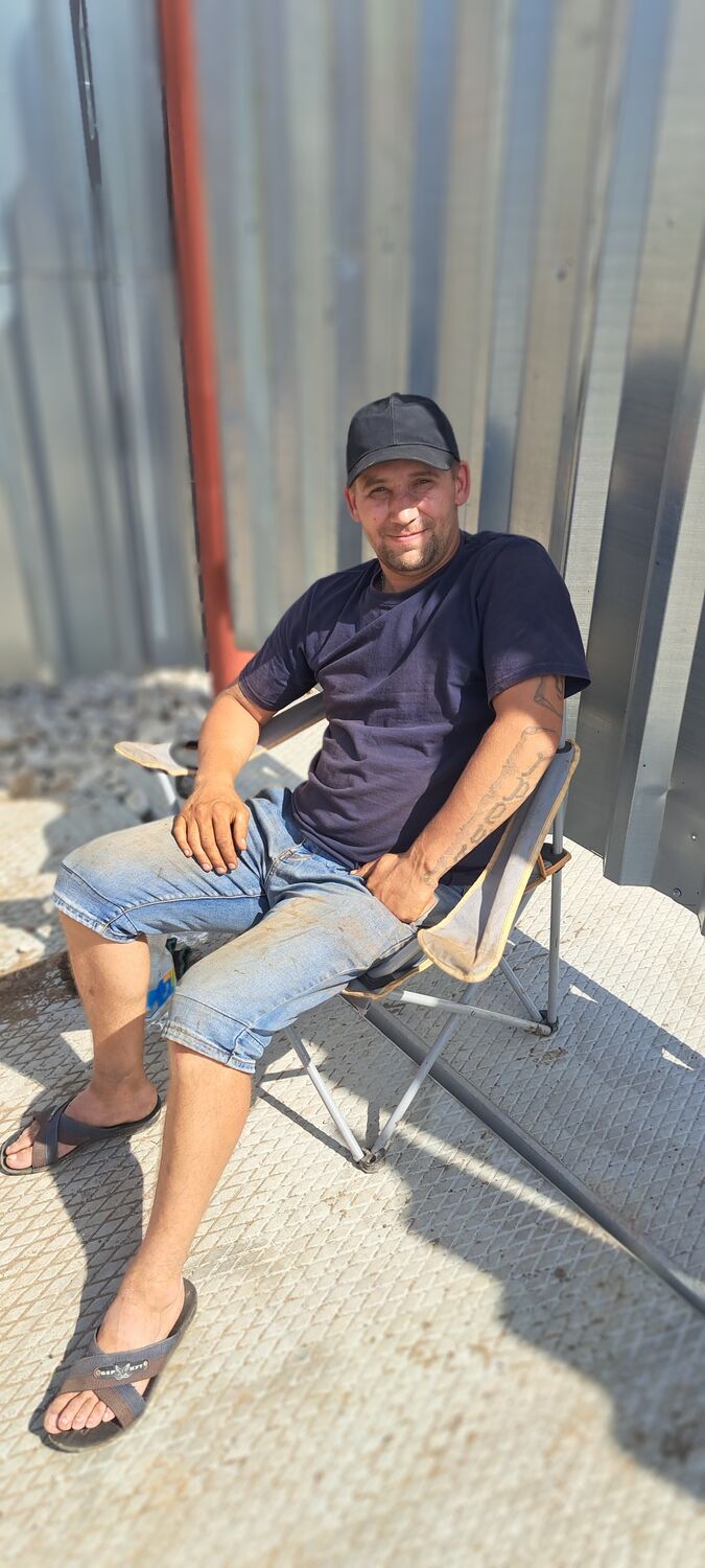  48079371  , 37 ,    