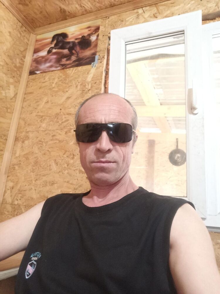  ,   Ali, 48 ,     , c 