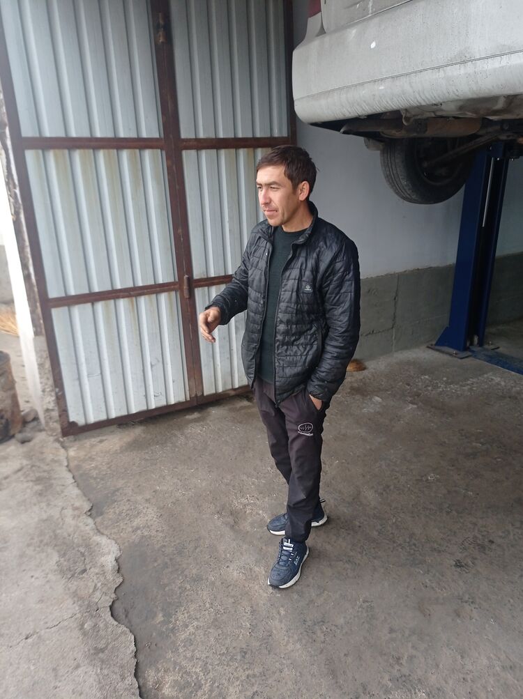  ,   Bobir, 33 ,   ,   
