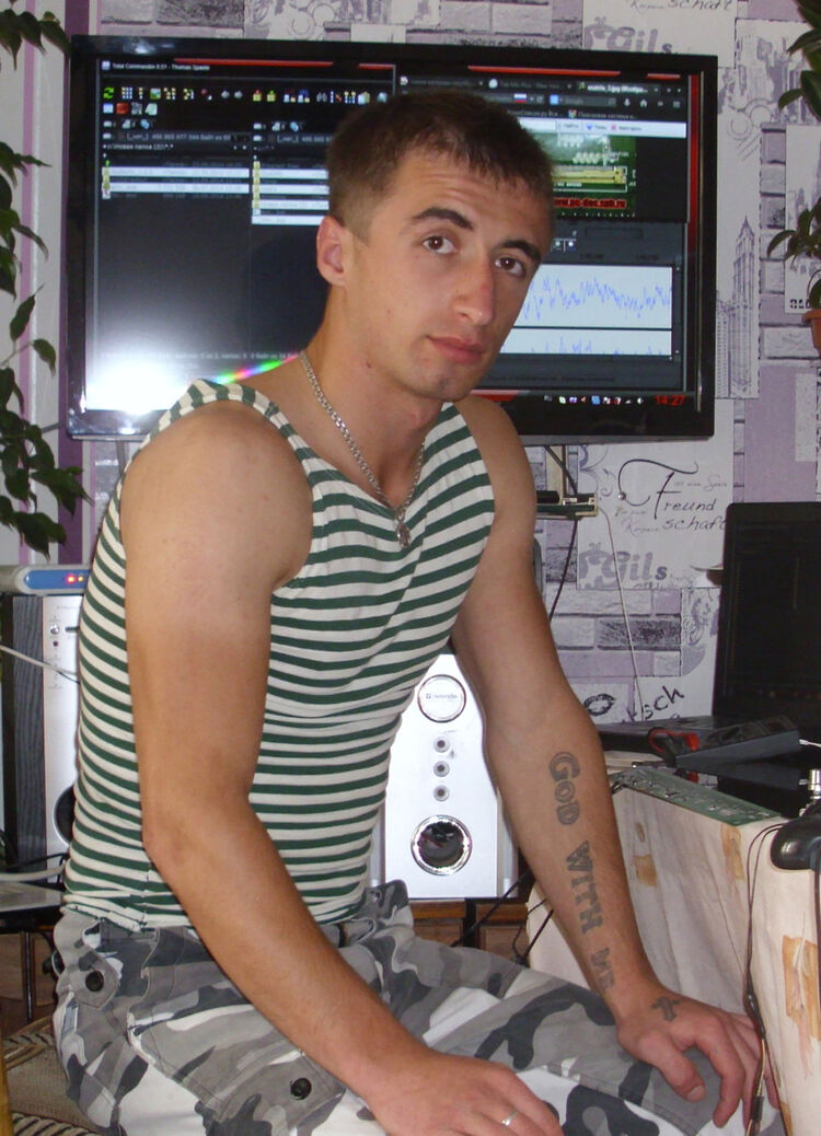  8797471  Nikita, 32 ,    