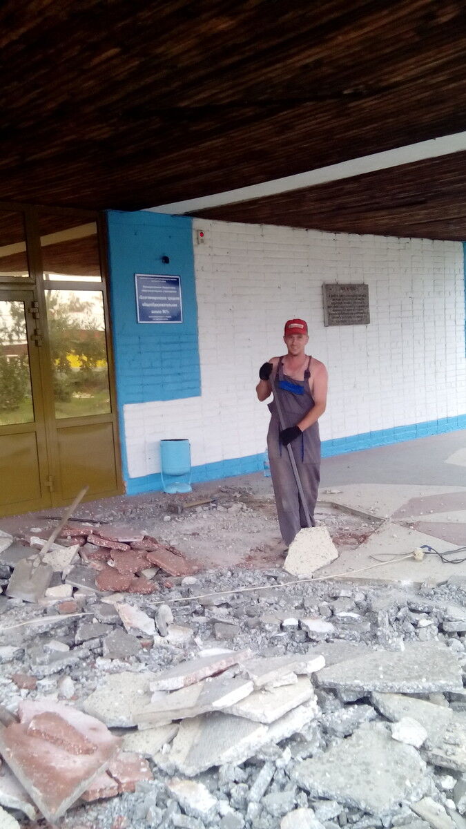  ,   Alex, 42 ,   