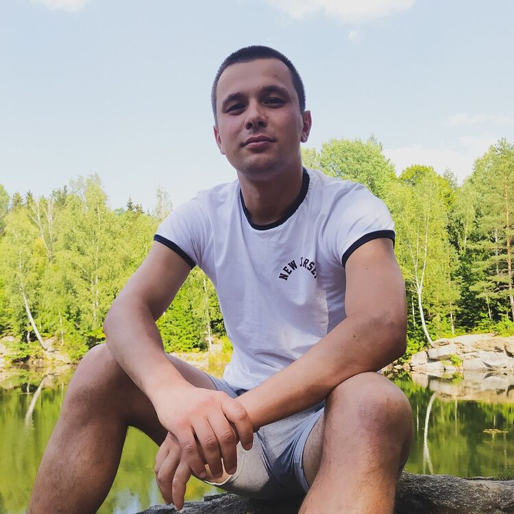  21059341  Mykhailo, 29 ,    