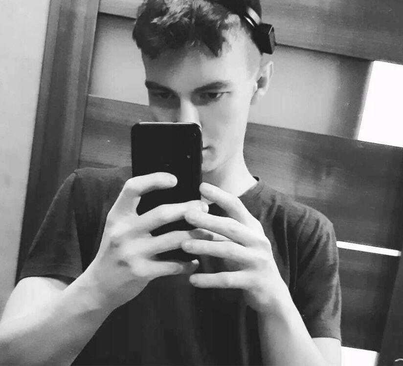  ,   Vladislav, 27 ,     
