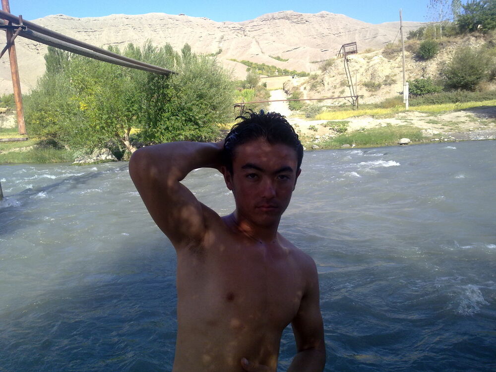  4943061  Ahror, 32 ,    