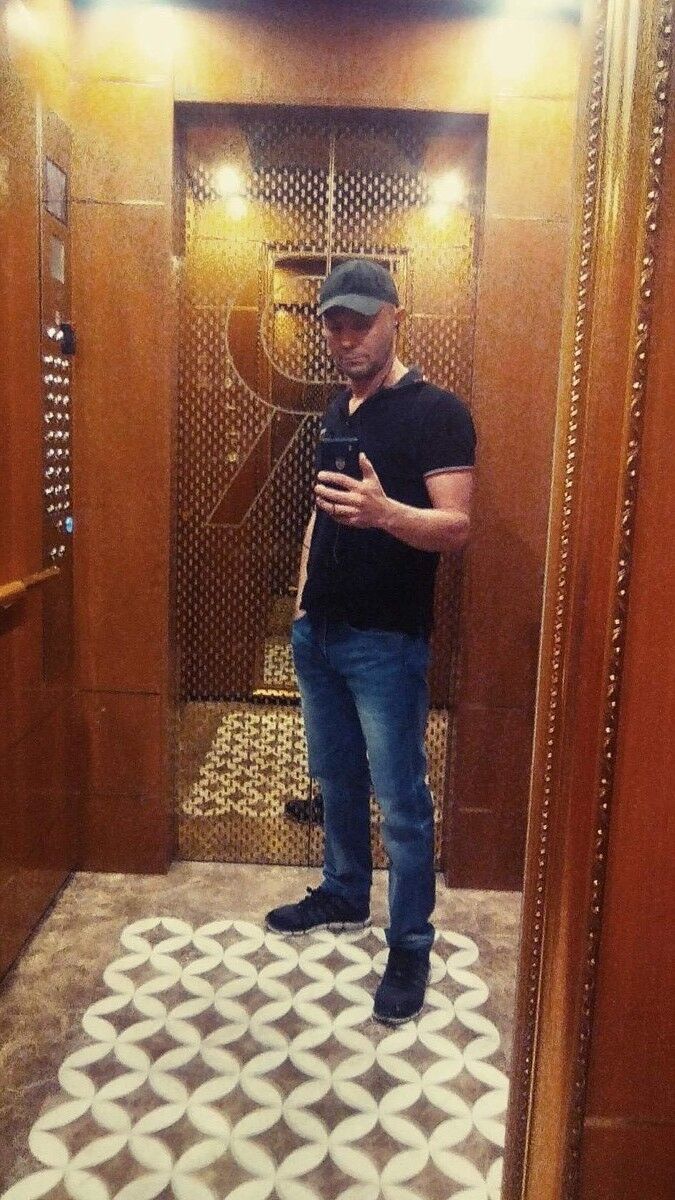  13154361  Viktor, 46 ,    