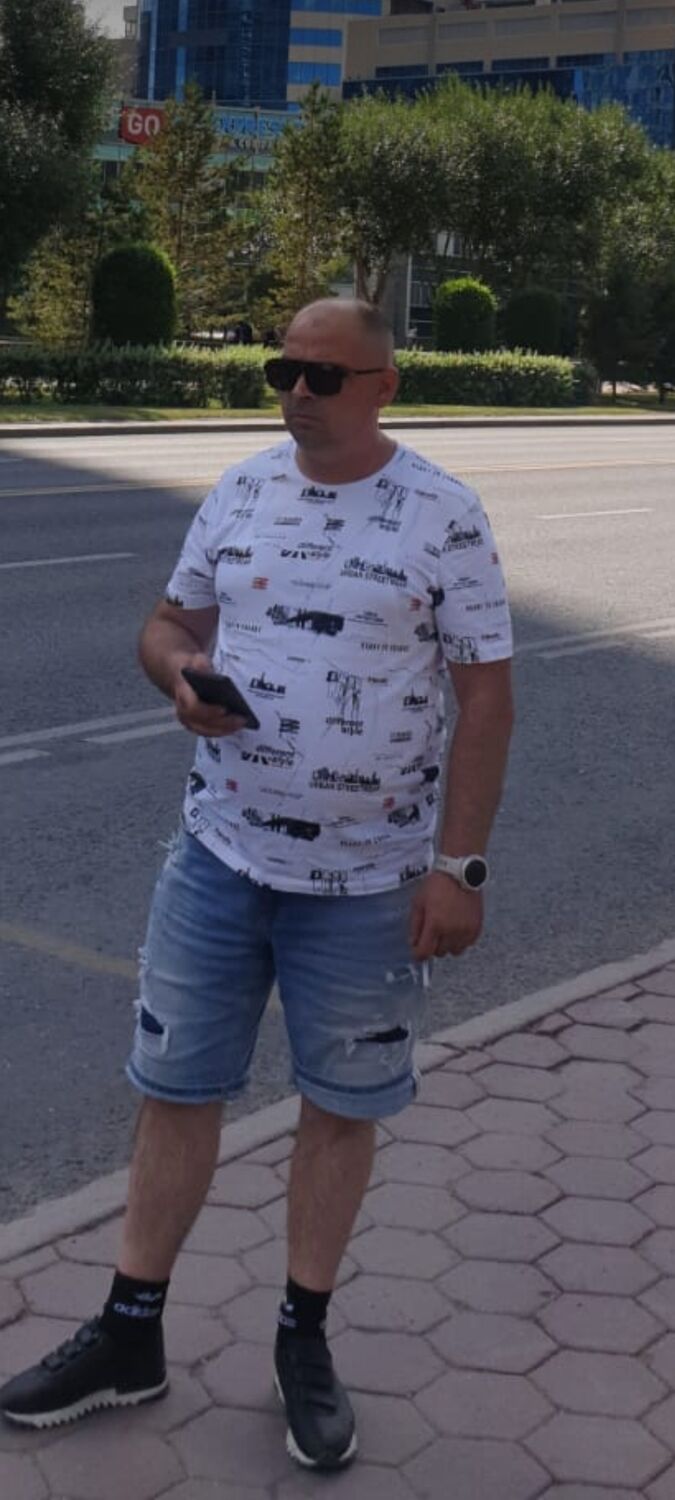  44883591  Ann, 46 ,    