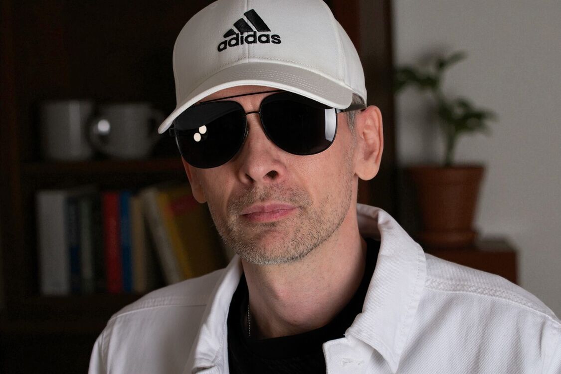  54521671  Viktor, 46 ,    