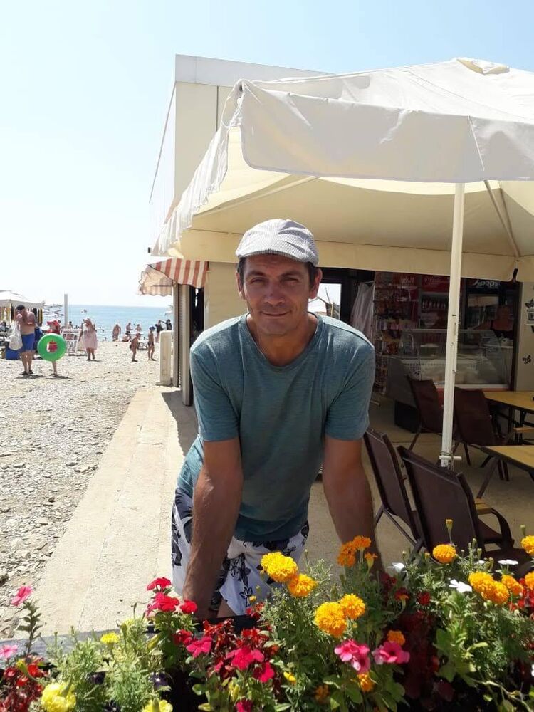  54438151  Vitas, 51 ,    