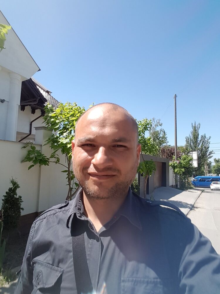  12227481  Ivan, 44 ,    