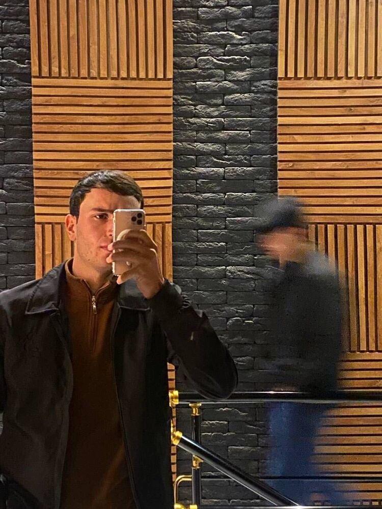  36711241  James, 24 ,    