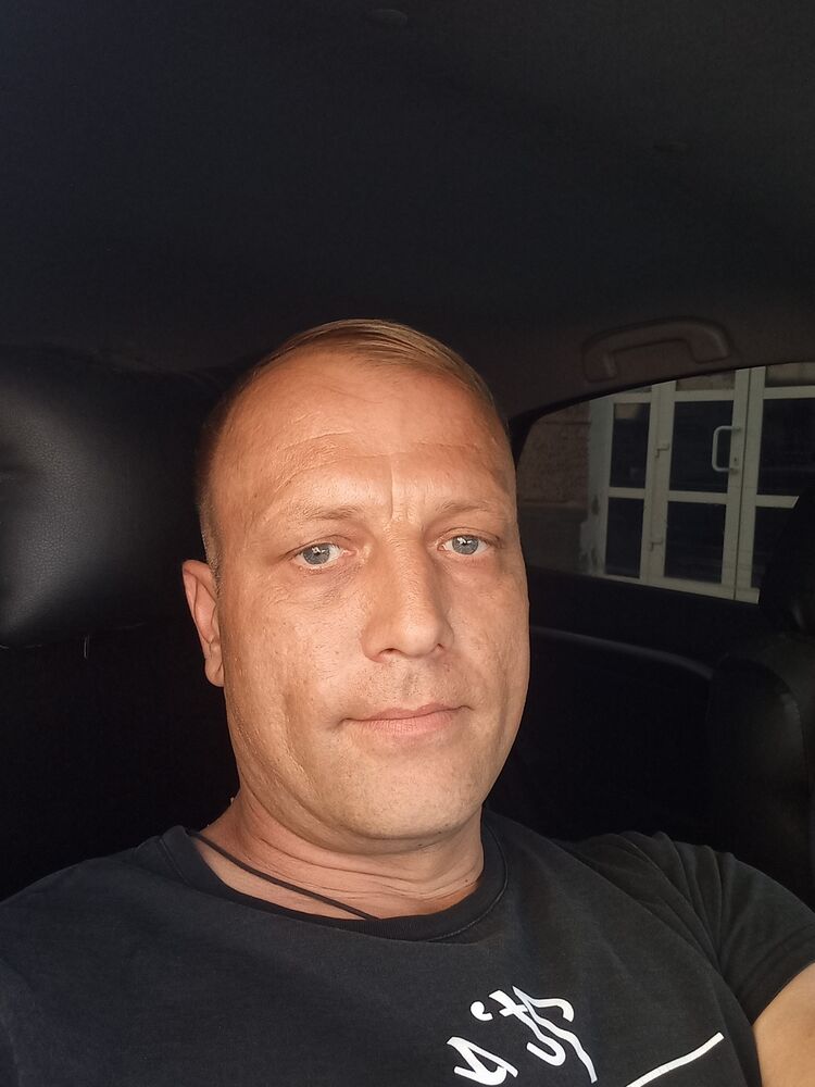  53627091  Eduard, 46 ,    