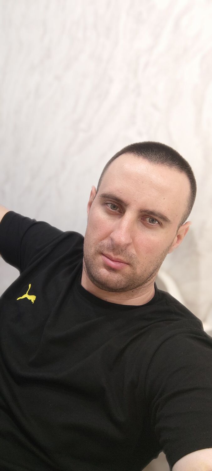  36187071  Zviad, 34 ,    