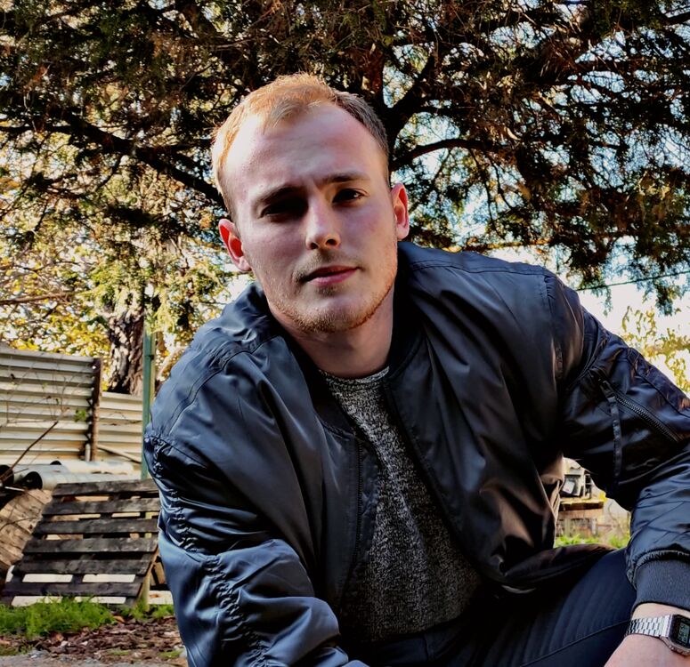  ,   Anton, 28 ,   ,   