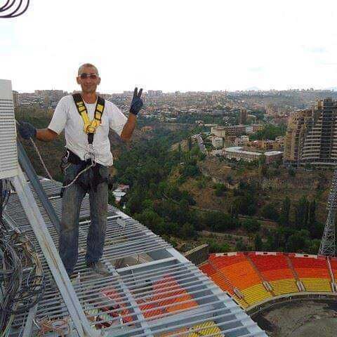  37744641  Andranik, 55 ,    