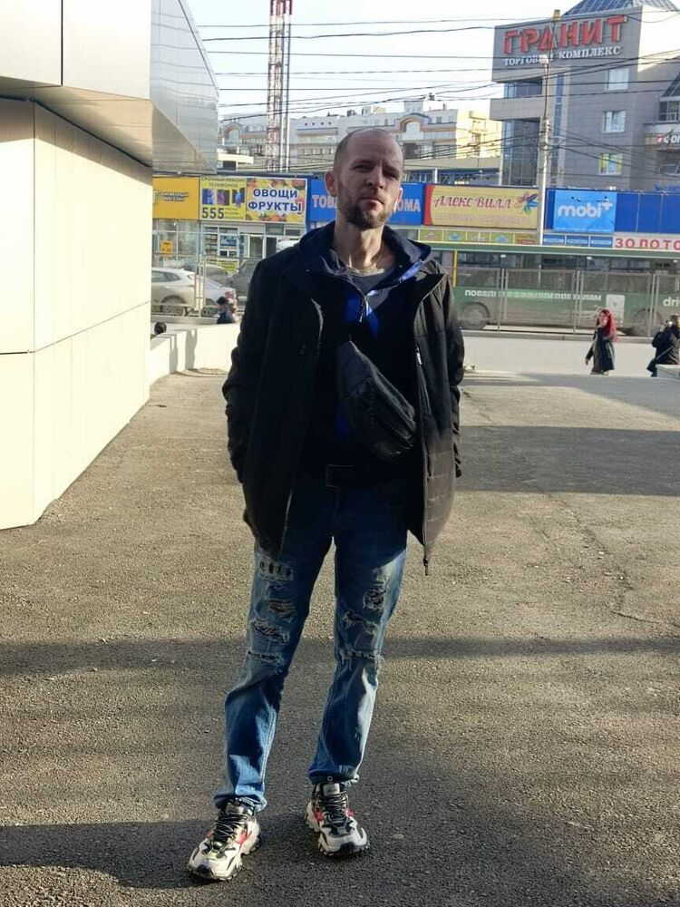  44442671  Evgen, 42 ,    