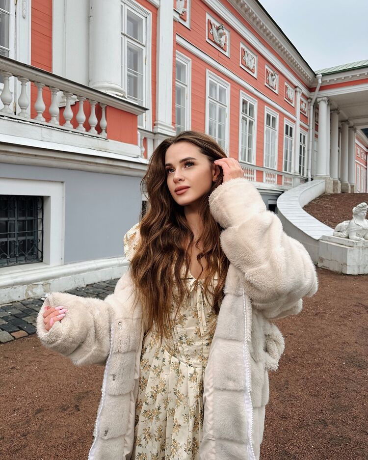  ,   Victoria, 23 ,   ,   