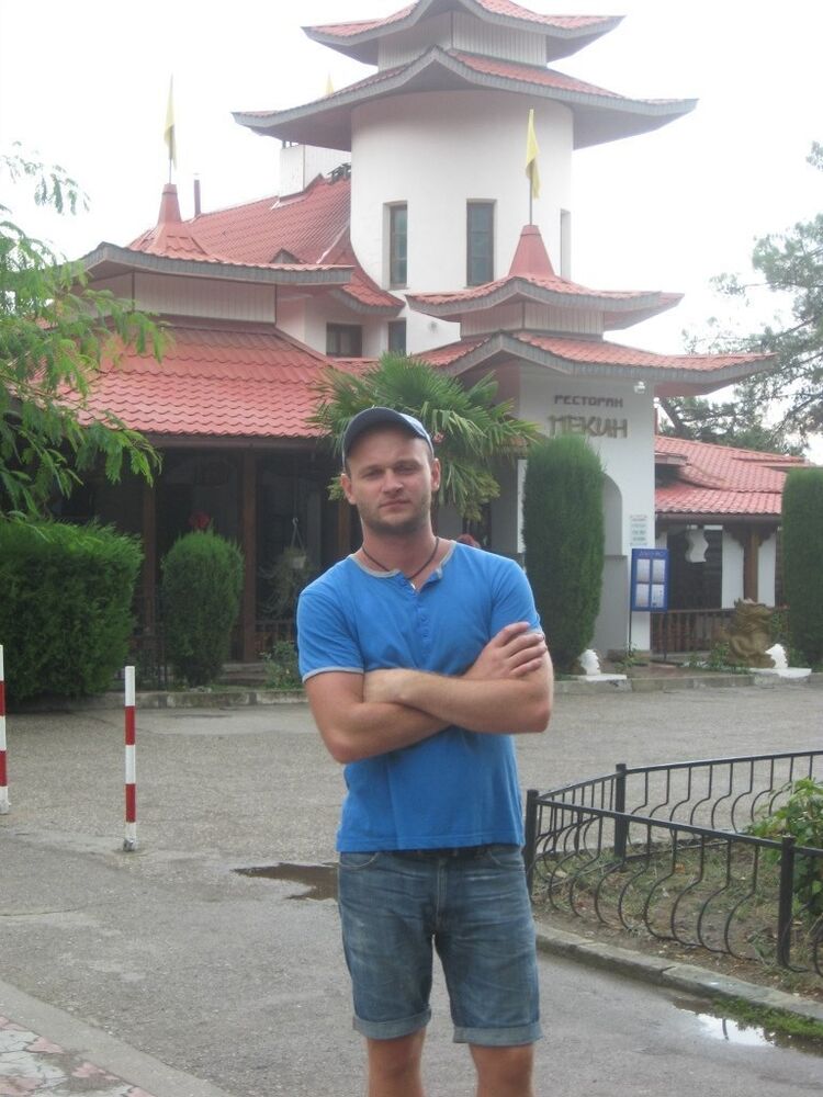  7228871  Tukis, 37 ,    