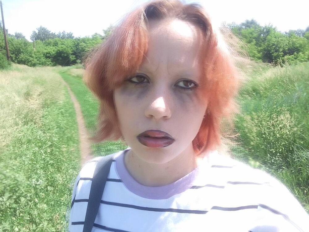  ,   Lalisa, 19 ,   