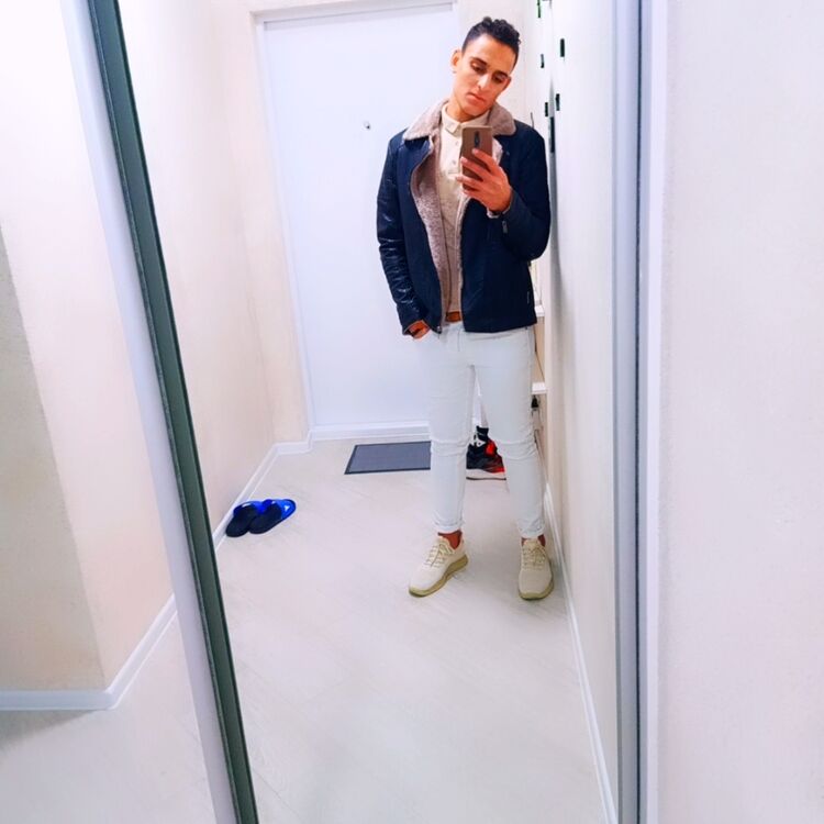  ,   Adel, 24 ,   ,   