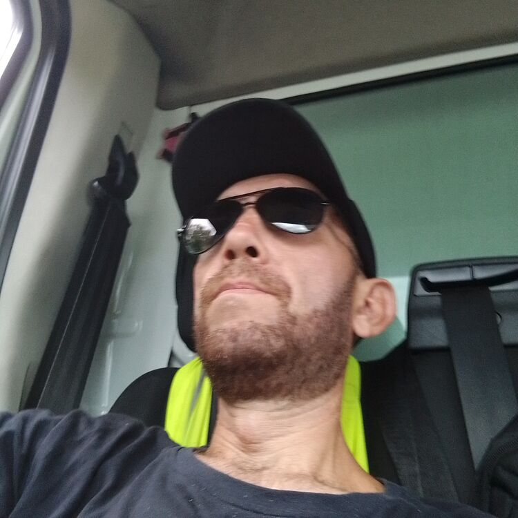 35858101  Valek, 37 ,    